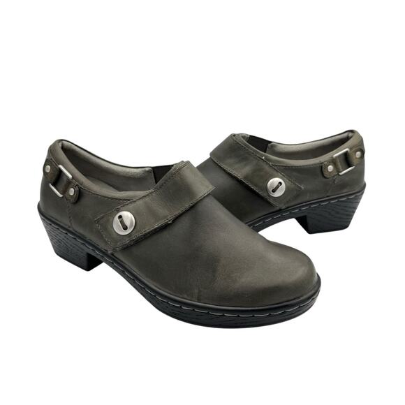 Klogs NWOB Landing Gray Leather Slip On Buckle Accent Chunky Heel Comfort Clogs - Picture 1 of 11